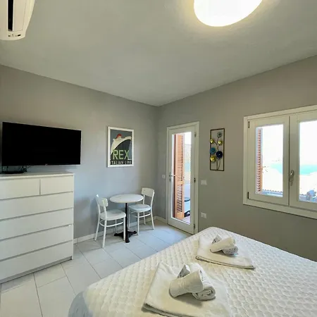 Punta Est - Mono Grecale Vista Mozzafiato Апартаменты